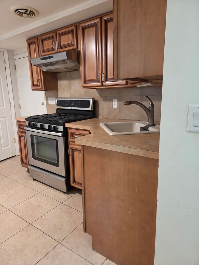 Foto del edificio - 456 Morse Ave