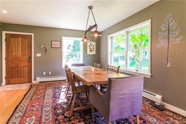 Foto del edificio - 35 Jennings Rd