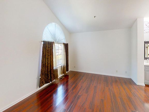 Foto del edificio - 3bed 2bath Currently Available for Rent