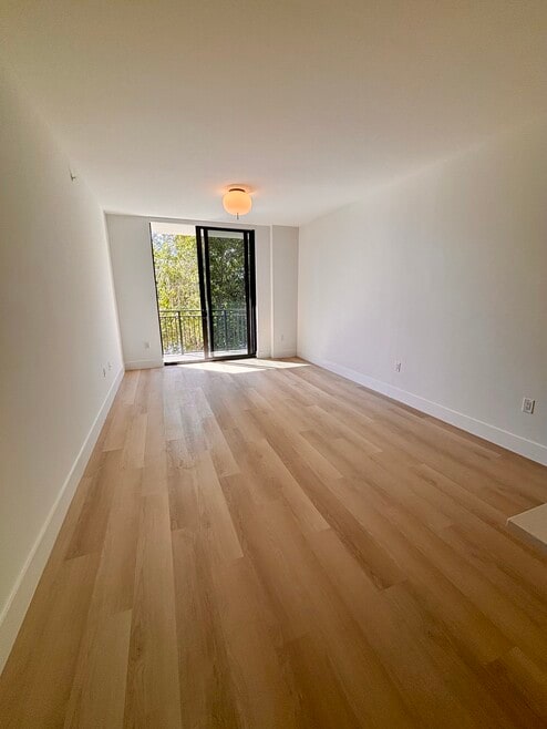 Building Photo - 2596 NE 182nd Ter