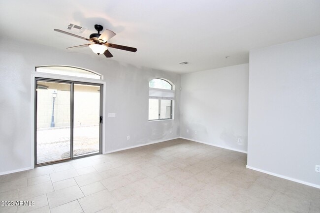 Foto del edificio - 2725 E Mine Creek Rd