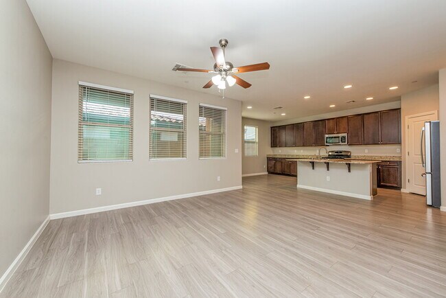 Foto del edificio - 10152 Ruggles Mansion Ave