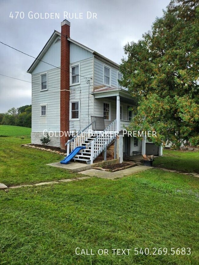 Building Photo - Charming 2-Bedroom 1-Bath Farmhouse in New...