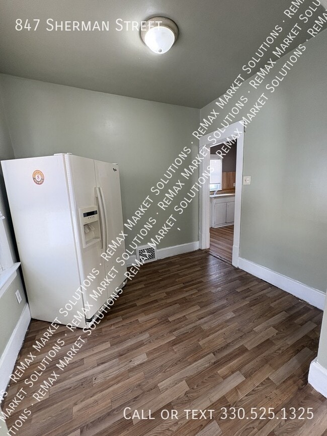 Building Photo - 847 Sherman St