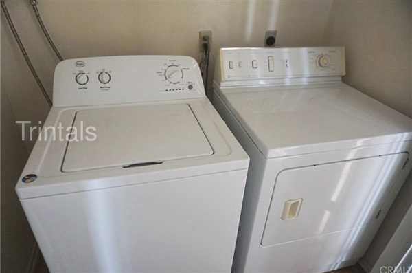 Building Photo - 2 bed 2 bath condo!