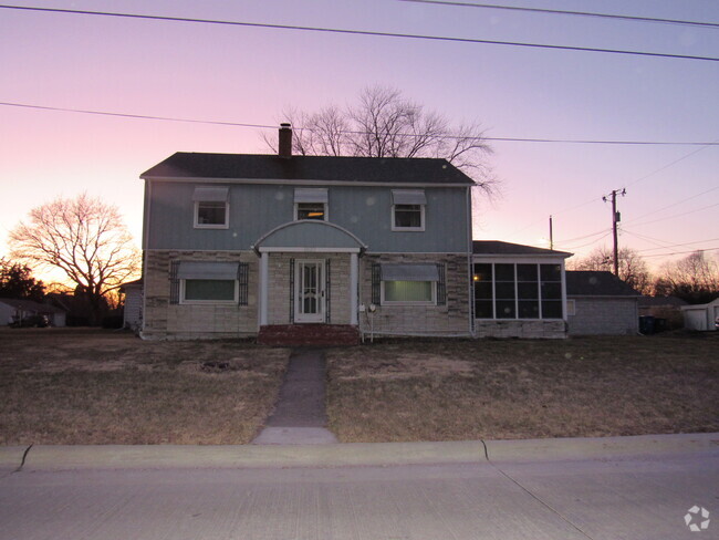 Building Photo - 1023 53rd St