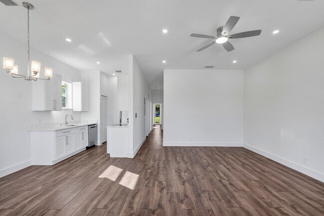 Foto del edificio - 1579 W 16th St