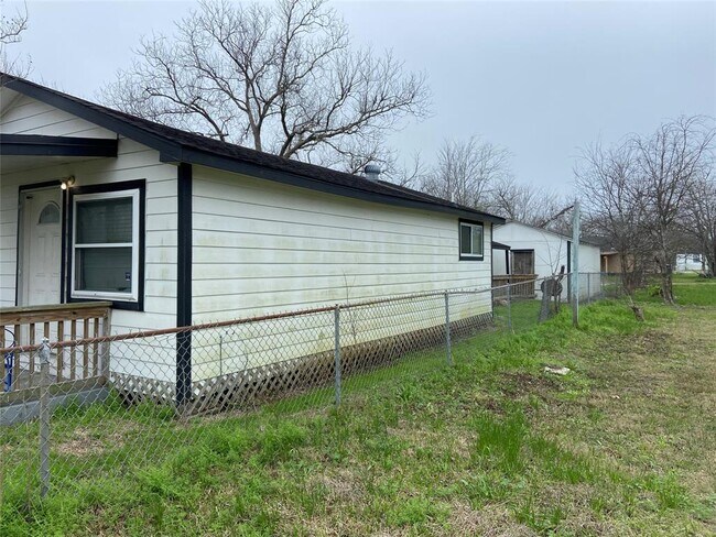 Building Photo - 2408 Avenue B