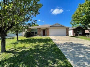 Building Photo - 208 Spruce Dr