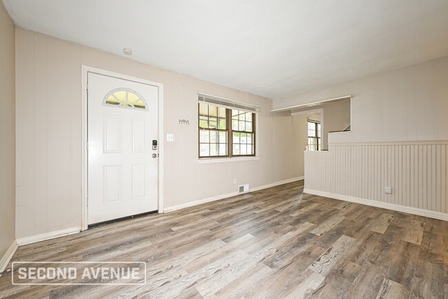 Building Photo - 223 Auburn St