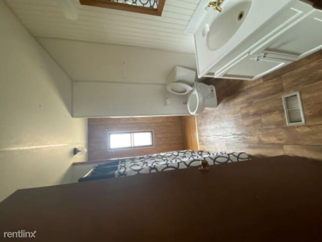 Building Photo - 2 br, 1.5 bath House - 3904 Sarah St, Cadi...