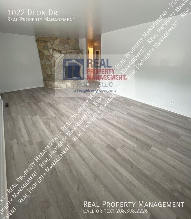 Foto del edificio - 1022 Deon Dr