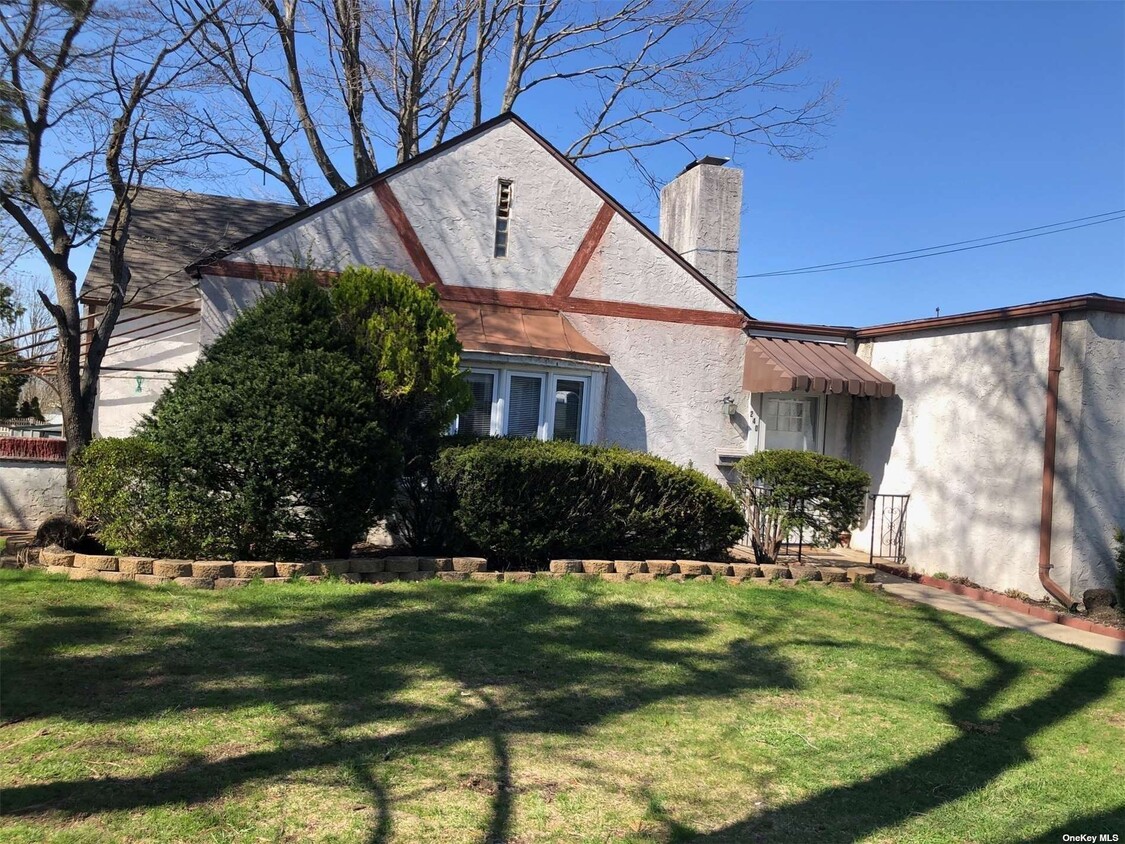 Primary Photo - 240 Dow Ave
