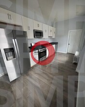 Building Photo - 866 N 6th St