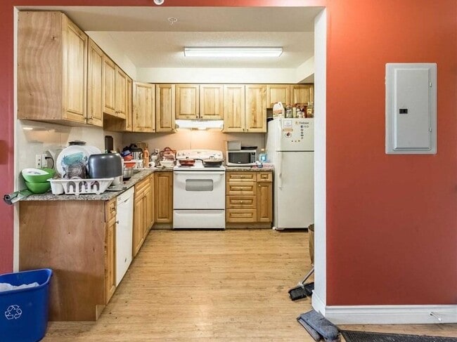 Building Photo - Female Student Housing in Waterloo - Students Only
