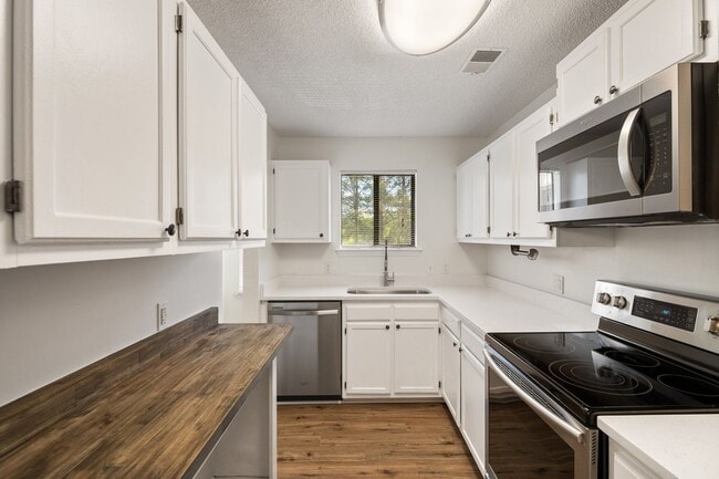 Building Photo - 600 Audubon Lake Dr