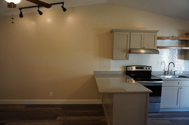 Building Photo - 811 Airport Rd