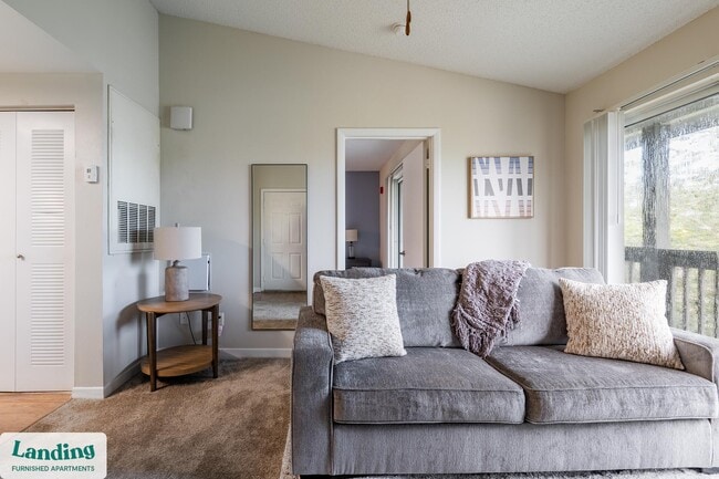 Foto del edificio - 1000 Palm Pl Dr NE