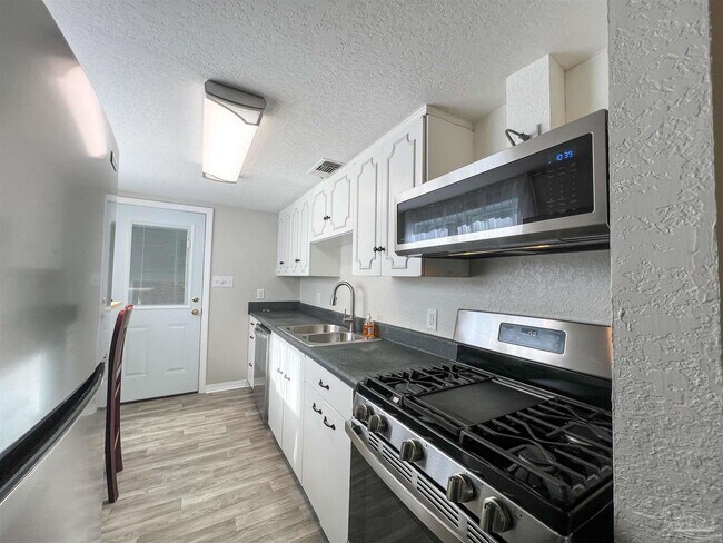 Foto del edificio - 2265 Klinger St