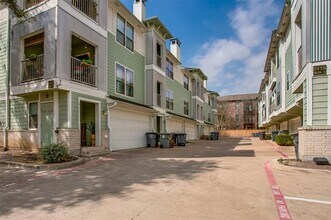 Building Photo - 2415 Stutz Dr