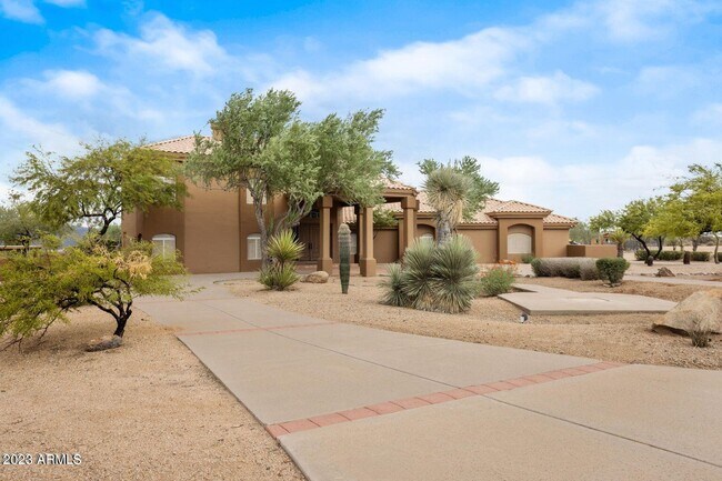 Building Photo - 17047 E Dixileta Dr