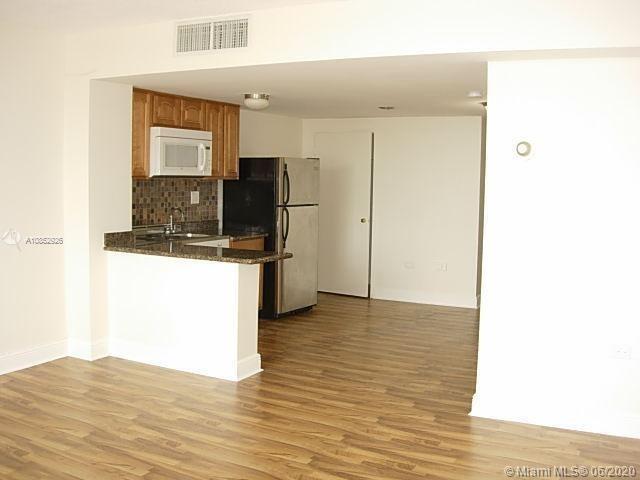 Building Photo - 801 Brickell Bay Dr