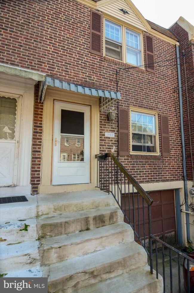 Building Photo - 1052 S Merrimac Rd