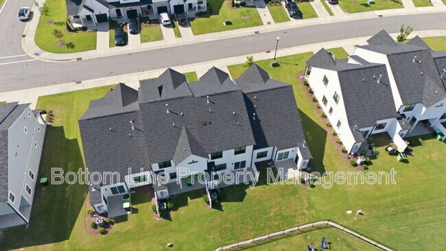Building Photo - 730 Putney Hl Rd