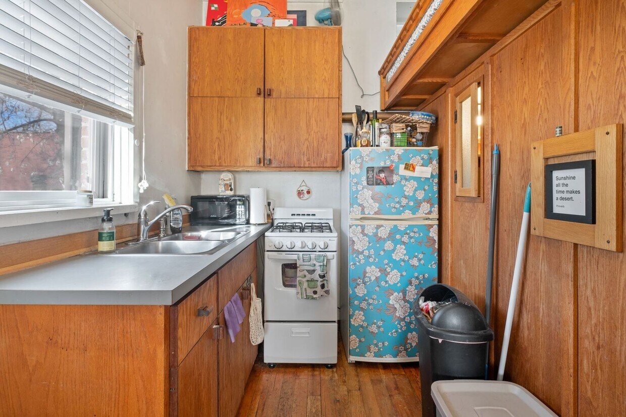 Foto principal - 223 Bates Ave
