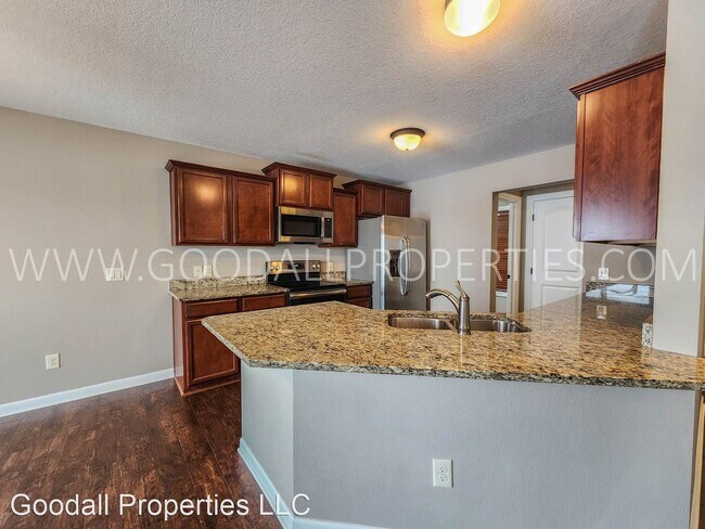 Building Photo - 3 br, 2.5 bath House - 865 SE Prairie Park...
