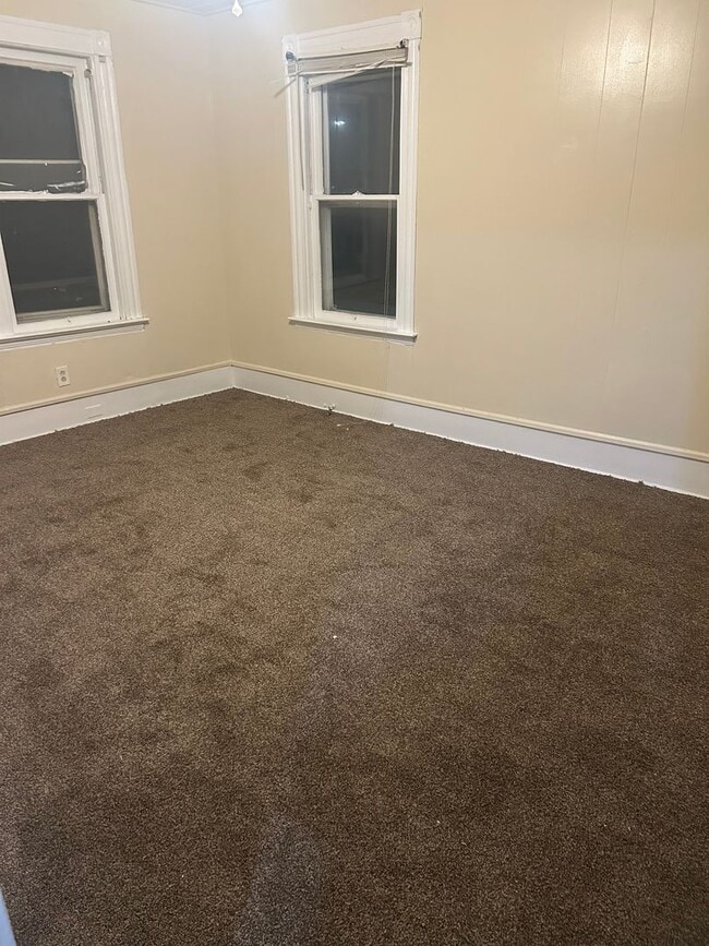 Building Photo - Collinwood area Single Home