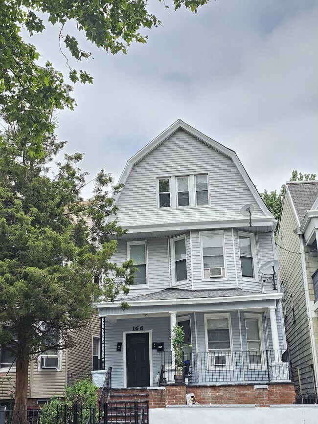 Foto del edificio - 166 Carteret Ave