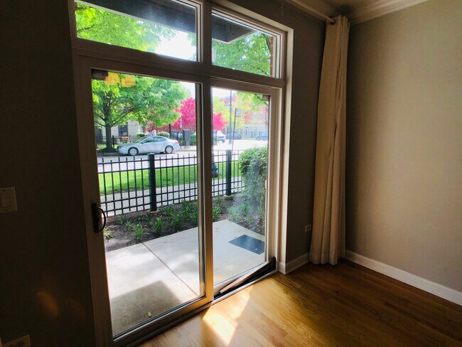 Foto del edificio - 756 W 14th St