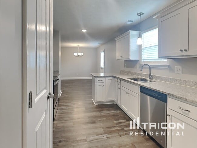 Building Photo - 1020 Berra Dr