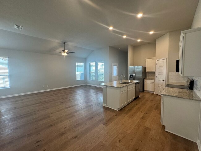 Foto del edificio - Stunning 3x2 Luxury Duplex in Buda, TX!
