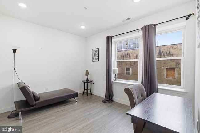 Building Photo - 925 N Broad St