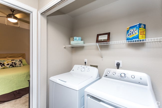 2BR, 1BA - Cannes - Regatta