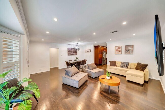 Foto del edificio - 17946 Valley Vista Blvd