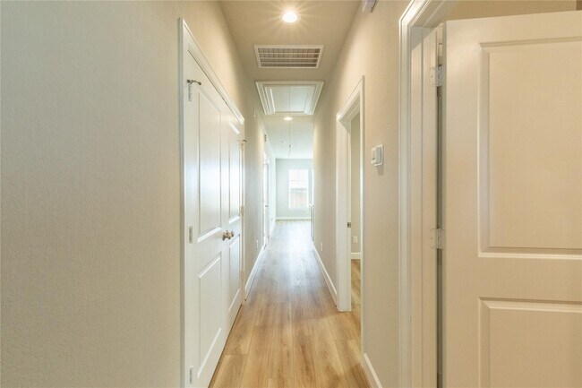Foto del edificio - 1016 Tillman Ln