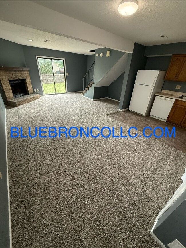 Building Photo - Great unit for a great price, Fresh paint!