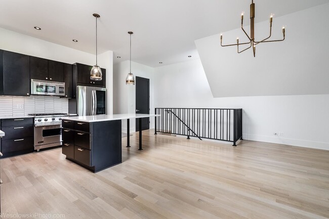 Foto del edificio - 2041 W Cuyler Ave