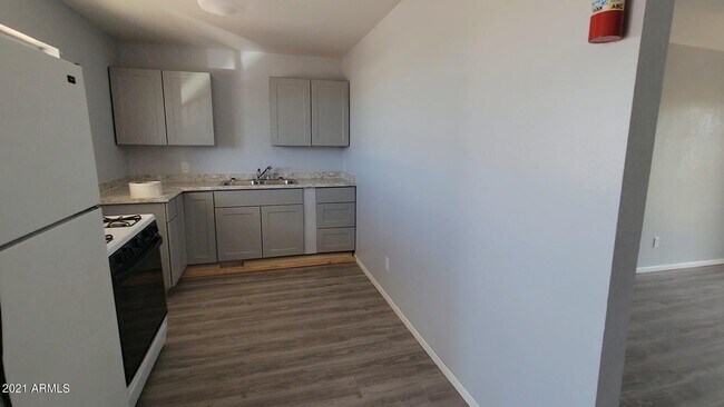 Building Photo - 110 N Ford St