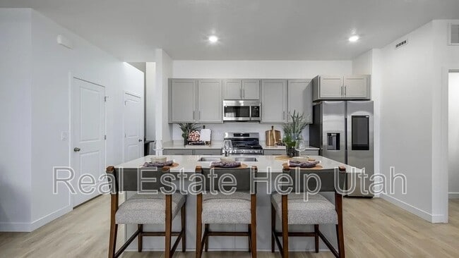 Building Photo - 1565 Charmer Ln