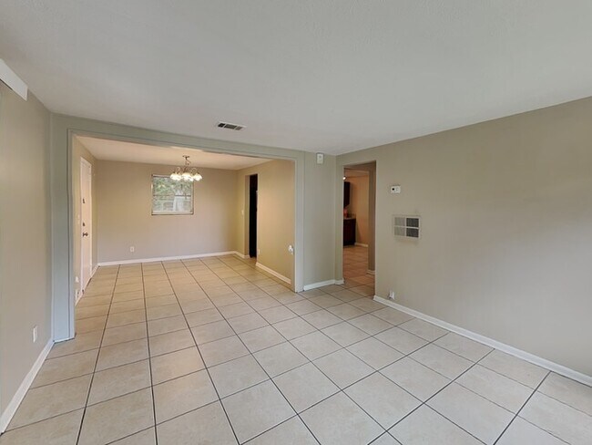 Foto del edificio - 6150 George Wood Ln W