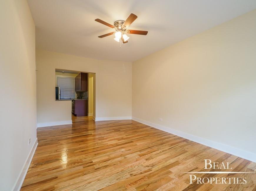 Building Photo - 2 bedroom in EVANSTON IL 60202