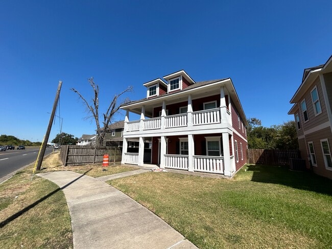 Foto del edificio - 703 Wellborn Rd
