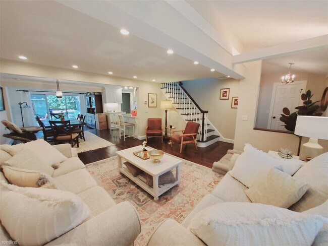 Building Photo - 3 br, 2.5 bath House - 16 Davenport Ave