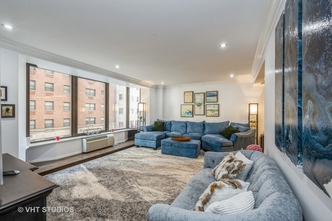 Building Photo - 40 E Delaware Pl