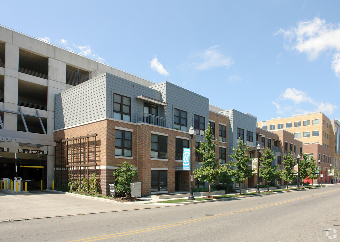 Primary Photo - 43-71 E 11th Ave
