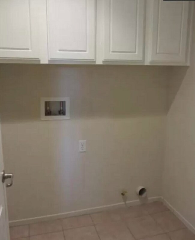 Laundry room - 8074 Joplin Plz